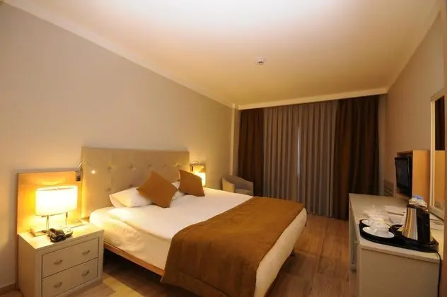 https://images.etstur.com/files/images/hotelImages/TR/219126/l/Sunrise-Resort-Marmaris-Oda-367779.jpg