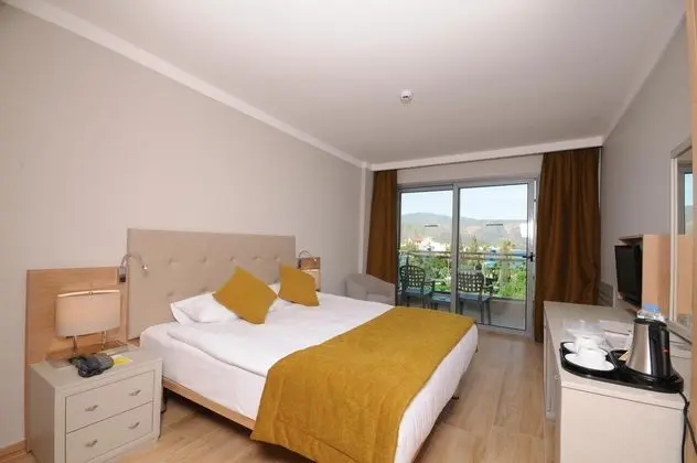 https://images.etstur.com/files/images/hotelImages/TR/219126/l/Sunrise-Resort-Marmaris-Oda-367782.jpg