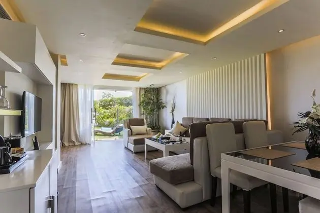 Royal Villa (Posh Club)