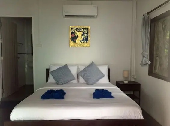 Pier Side Room