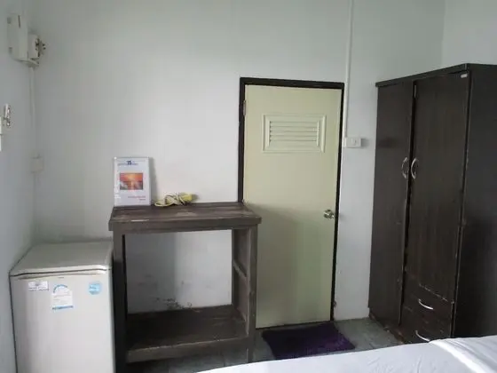 Pier Side Room