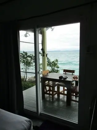 Pier Side Room