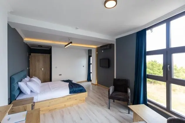 Standart Oda, Deniz ve Dağ Manzaralı, Balkonlu
