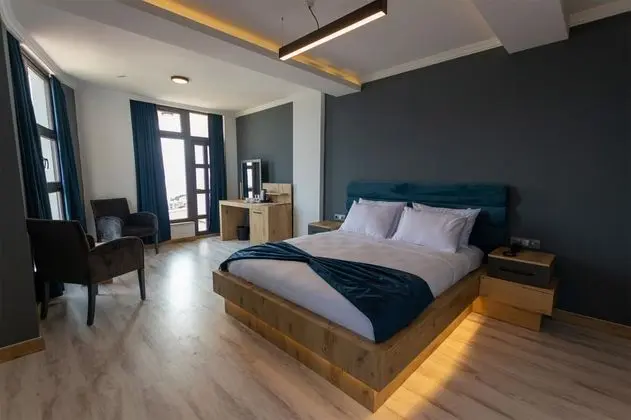 Standart Oda, Deniz ve Dağ Manzaralı, Balkonlu