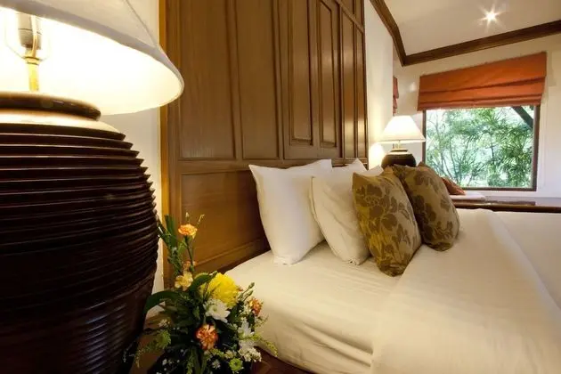 Tropical Villa Double Bed