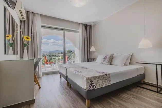 Deluxe Tek Büyük veya İki Ayrı Yataklı Oda, 2 Tek Kişilik Yatak, Balkon