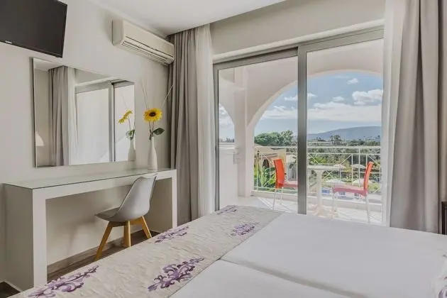 Deluxe Tek Büyük veya İki Ayrı Yataklı Oda, 2 Tek Kişilik Yatak, Balkon