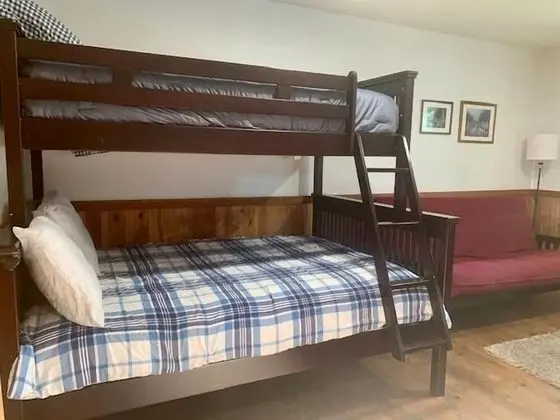 Ev, Birden Çok Yatak (Sunriver Treehouse)