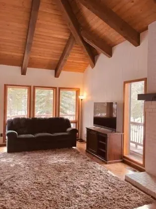 Ev, Birden Çok Yatak (Sunriver Treehouse)