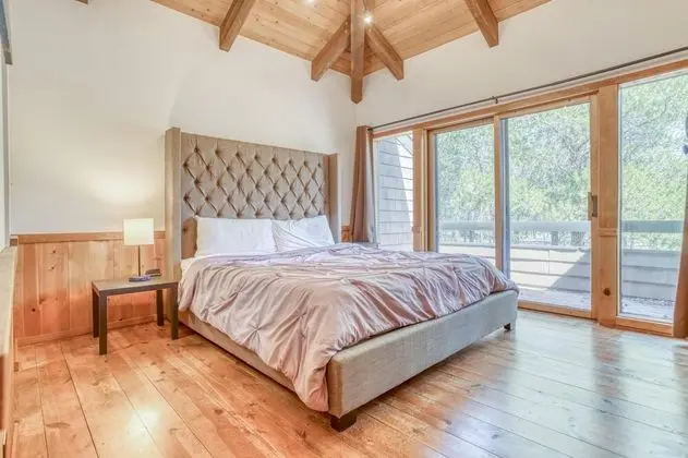 Ev, Birden Çok Yatak (Sunriver Treehouse)