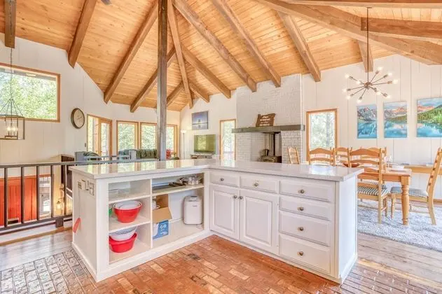 Ev, Birden Çok Yatak (Sunriver Treehouse)