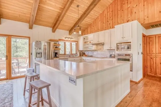 Ev, Birden Çok Yatak (Sunriver Treehouse)
