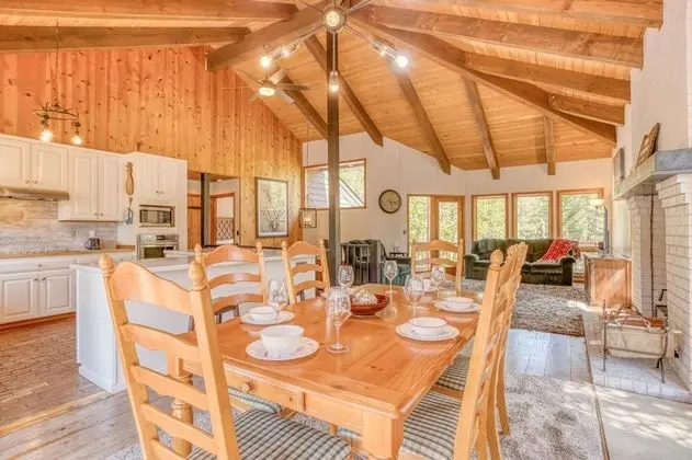 Ev, Birden Çok Yatak (Sunriver Treehouse)