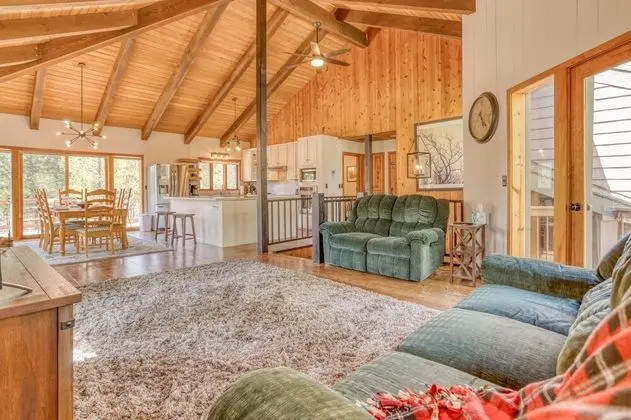 Ev, Birden Çok Yatak (Sunriver Treehouse)