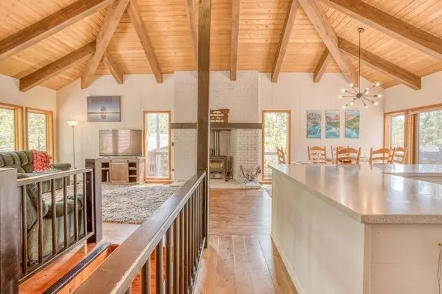 Ev, Birden Çok Yatak (Sunriver Treehouse)