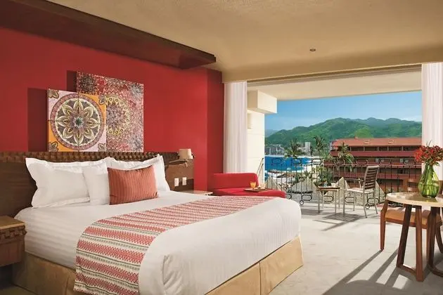 Sun Club Deluxe Ocean View King