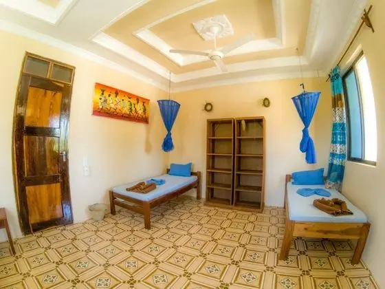 Dört Kişilik Oda, Ortak Banyo