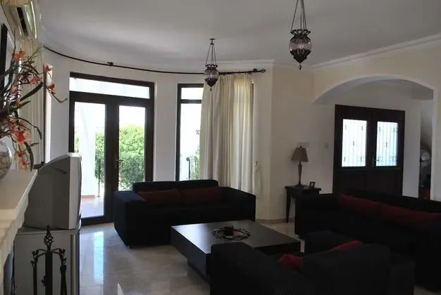 Villa, Sigara İçilmez