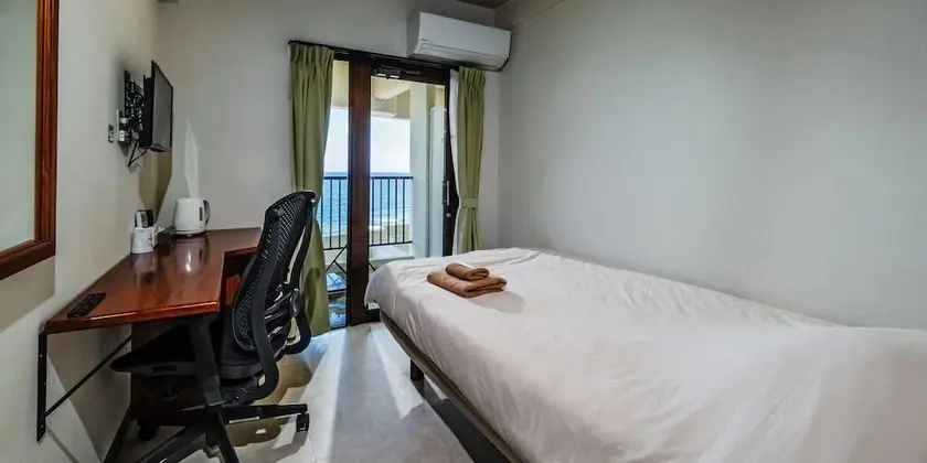 Tek Kişilik Oda, Sigara İçilmez, Deniz Manzaralı
