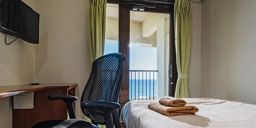 Tek Kişilik Oda, Sigara İçilmez, Deniz Manzaralı