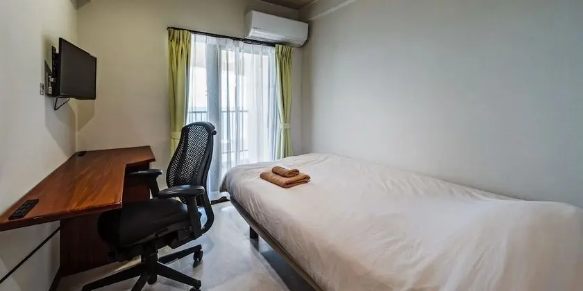 Tek Kişilik Oda, Sigara İçilmez, Deniz Manzaralı