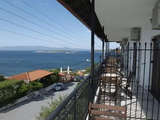 Dört Kişilik Oda, Deniz Manzaralı