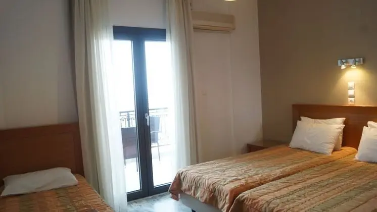 Üç Kişilik Oda, Deniz Manzaralı