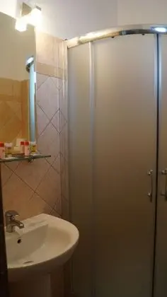 Üç Kişilik Oda, Deniz Manzaralı