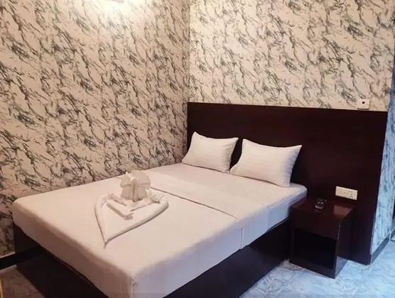 Deluxe Tek Büyük Yataklı Oda, 1 Yatak Odası, Sigara İçilebilir, Marina Manzaralı