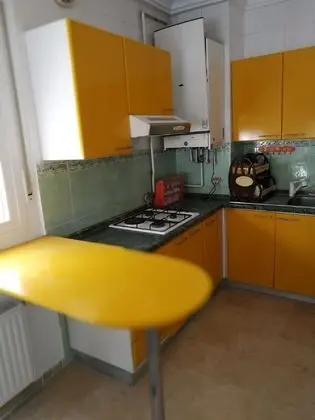 Comfort Apart Daire, 1 Büyük (Queen) Boy Yatak ve Çekyat, Engellilere Uygun, Sigara İçilebilir