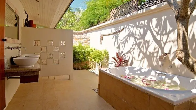 Beachfront Jacuzzi Villa