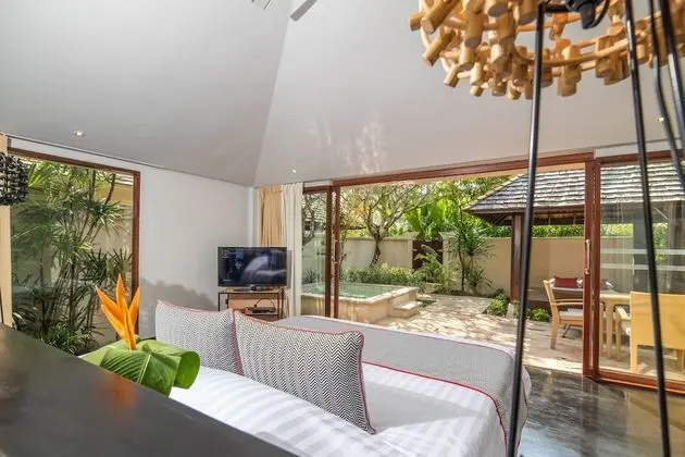 Garden Jacuzzi Villa