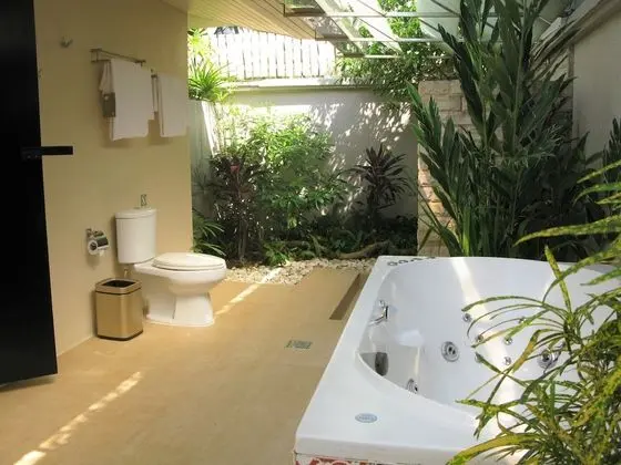 Garden Jacuzzi Villa
