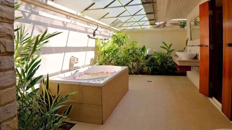 Garden Jacuzzi Villa