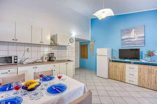 Family Apart Daire, 1 Çift Kişilik Yatak ve Çekyat, Bahçeli (Sunset Blue Apartment)