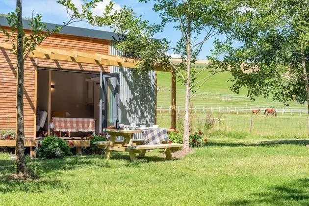 Kulübe, Banyolu/Duşlu