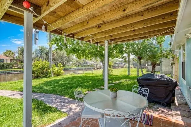 Ev (Sunset Canal Cottage)