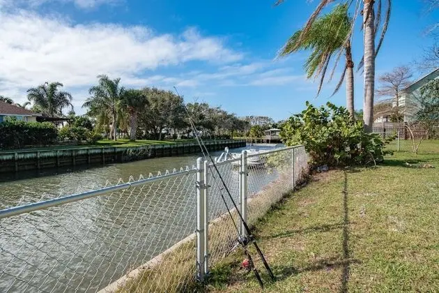 Ev (Sunset Canal Cottage)