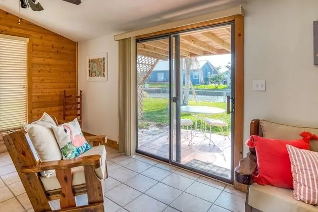 Ev (Sunset Canal Cottage)