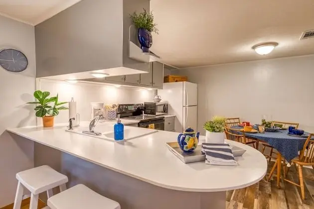 Ev (Sunset Canal Cottage)