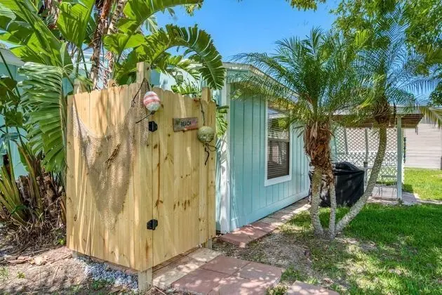 Ev (Sunset Canal Cottage)