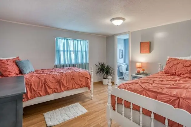 Ev (Sunset Canal Cottage)