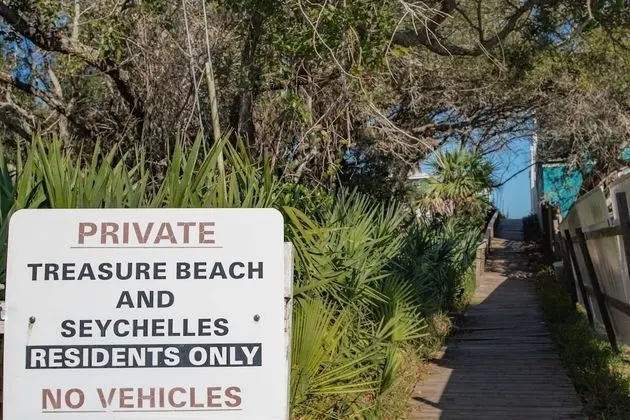 Ev (Sunset Canal Cottage)