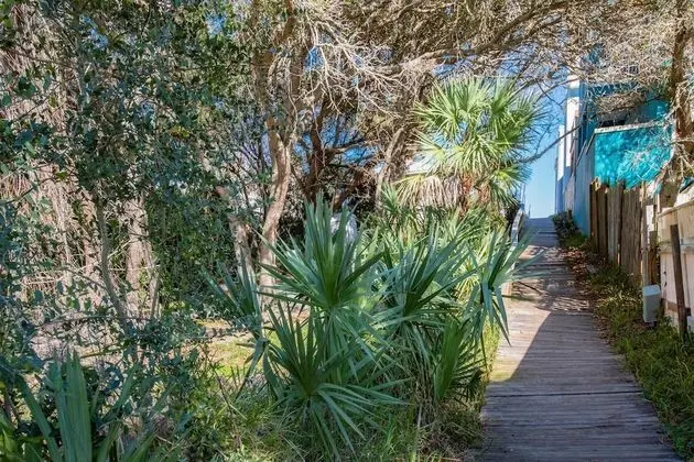 Ev (Sunset Canal Cottage)