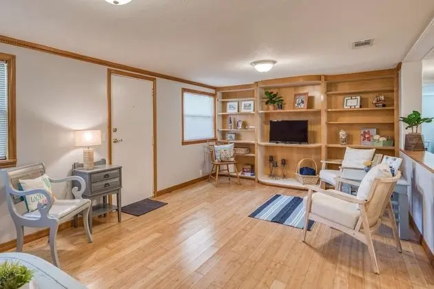 Ev (Sunset Canal Cottage)