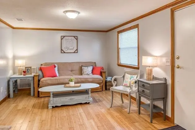 Ev (Sunset Canal Cottage)