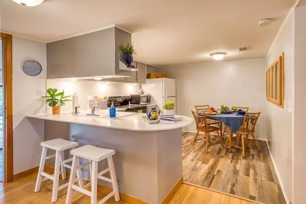 Ev (Sunset Canal Cottage)