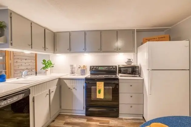 Ev (Sunset Canal Cottage)