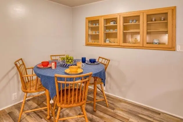 Ev (Sunset Canal Cottage)