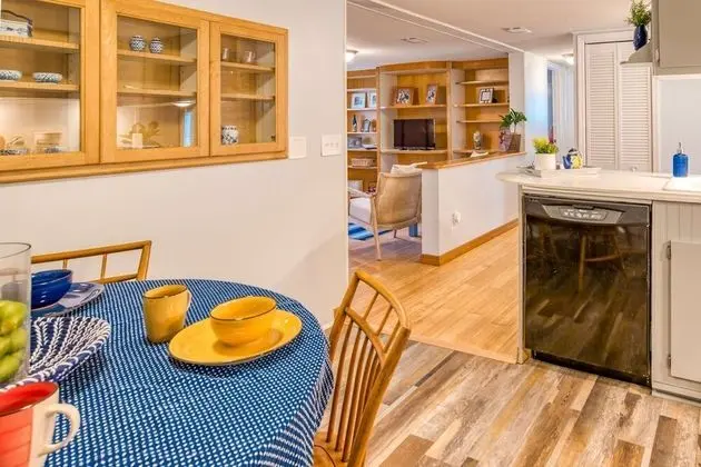 Ev (Sunset Canal Cottage)